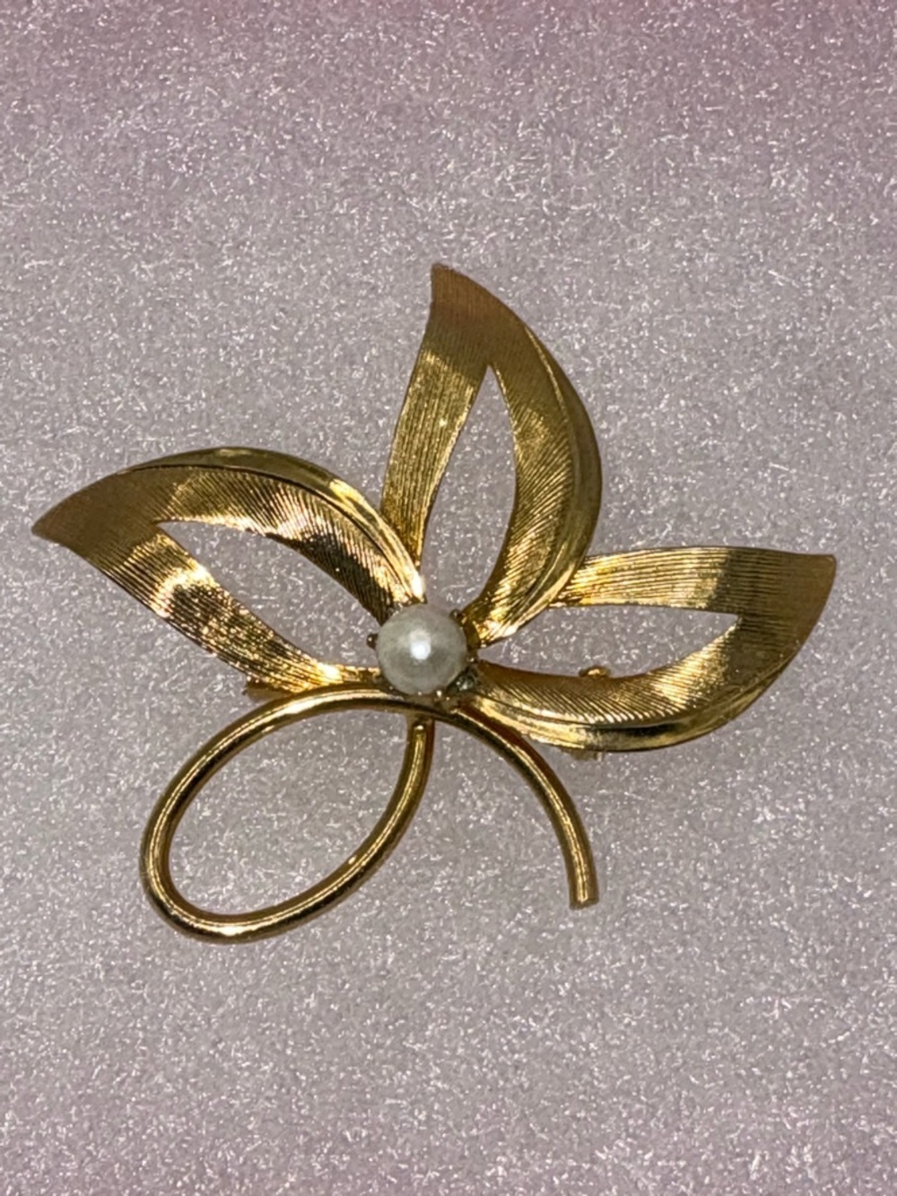Vintage JJ Company Gold Floral Leaf Brooch - Picture 5 of 6